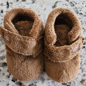UGG Tan Fuzzy Kids Slippers